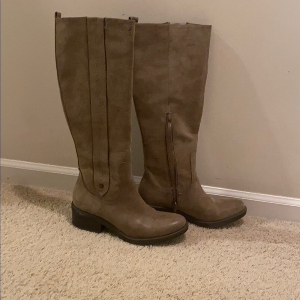 Ladies suede boots